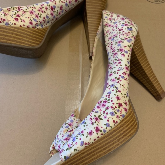Retro peep toe flower platform heels size 10 - Picture 2 of 3